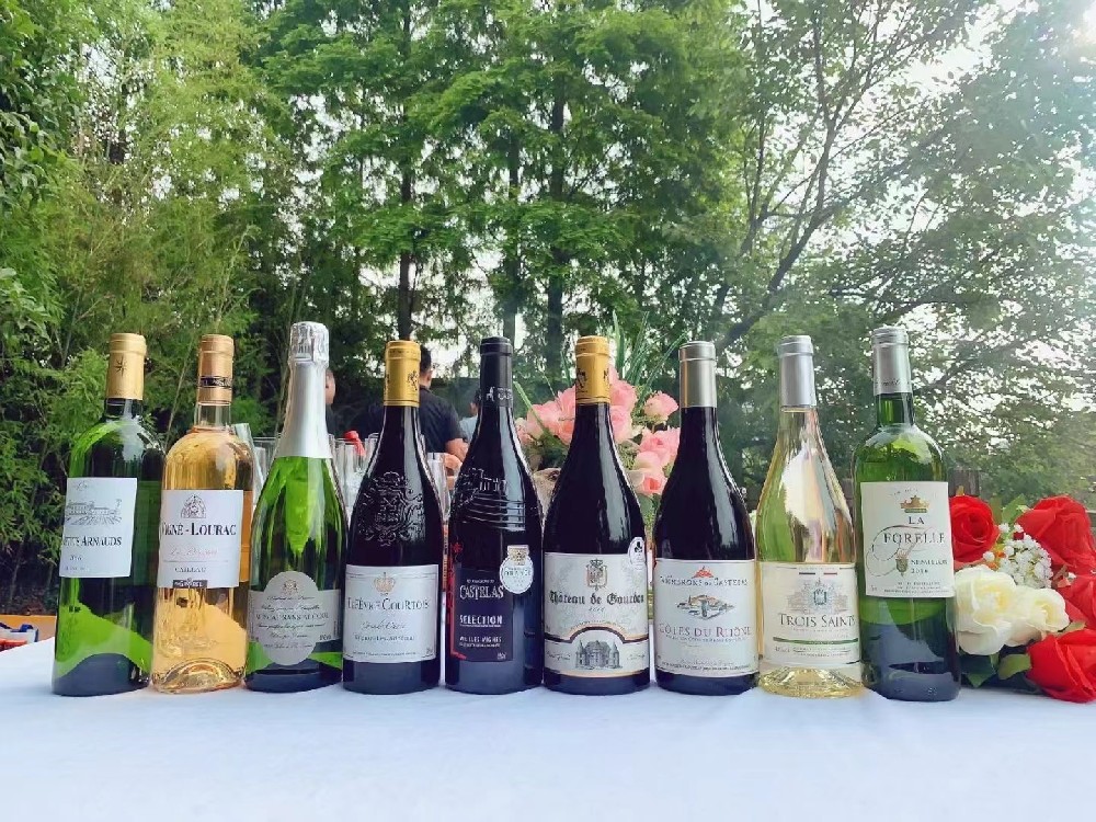 現在開紅酒專賣店怎么樣?